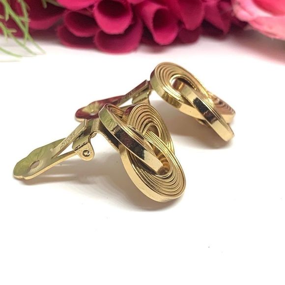 VINTAGE⚜️NAPIER Golden Love Knot Clip Earrings - Picture 7 of 9